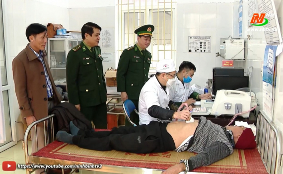 Bộ đội Bi&ecirc;n ph&ograve;ng tỉnh kh&aacute;m bệnh, tư vấn sức khoẻ cho đối tượng ch&iacute;nh s&aacute;ch