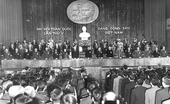 C&aacute;c kỳ Đại hội của Đảng v&agrave; những dấu ấn lịch sử - Đại hội lần thứ V: Từng bước th&aacute;o gỡ kh&oacute; khăn, bổ sung nhận thức về x&acirc;y dựng v&agrave; bảo vệ Tổ quốc