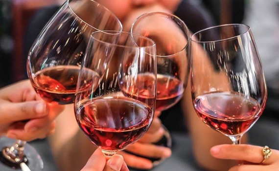 10 b&iacute; quyết chống say rượu hiệu quả ng&agrave;y Tết
