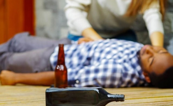 Chuy&ecirc;n gia khuyến c&aacute;o ph&ograve;ng tr&aacute;nh nguy cơ ngộ độc rượu trong những ng&agrave;y Tết