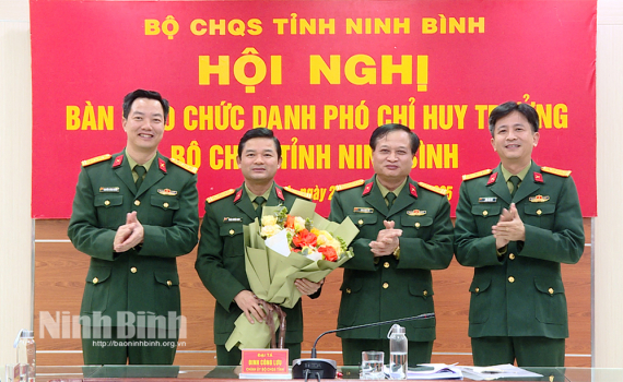 B&agrave;n giao chức danh Ph&oacute; Chỉ huy trưởng Bộ CHQS tỉnh