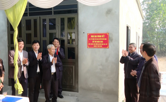 Kh&aacute;nh th&agrave;nh nh&agrave; đại đo&agrave;n kết cho hộ ngh&egrave;o tại x&atilde; Quảng Lạc