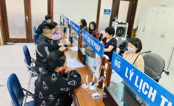 Ho&agrave;n thiện phương &aacute;n sắp xếp tổ chức c&aacute;c cơ quan chuy&ecirc;n m&ocirc;n thuộc UBND cấp tỉnh, cấp huyện