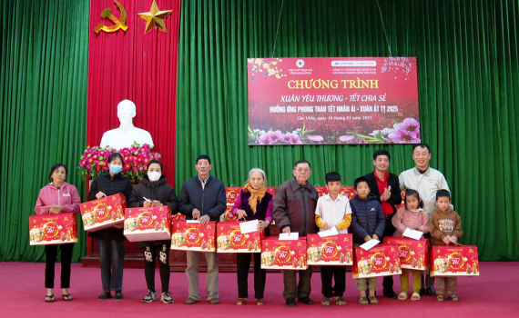 Chương tr&igrave;nh &ldquo;Xu&acirc;n y&ecirc;u thương- Tết sẻ chia&rdquo; tại Gia Viễn