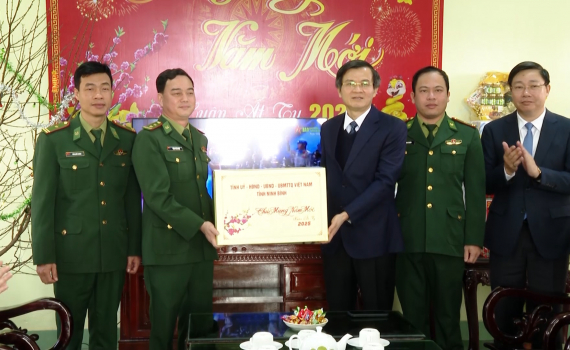 C&aacute;c đồng ch&iacute; l&atilde;nh đạo tỉnh Ninh B&igrave;nh thăm, động vi&ecirc;n c&aacute;c đơn vị trực Tết Nguy&ecirc;n đ&aacute;n Ất Tỵ 2025