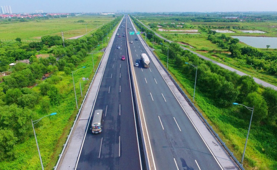 Điều chỉnh thiết kế dải ph&acirc;n c&aacute;ch giữa c&aacute;c dự &aacute;n đường bộ cao tốc bảo đảm tối ưu, ph&ugrave; hợp quy chuẩn kỹ thuật