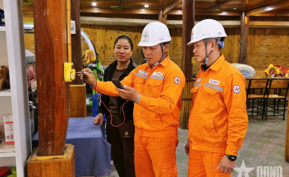 Điện lực miền Bắc tổ chức h&agrave;ng ngh&igrave;n ca trực đảm bảo điện dịp Tết
