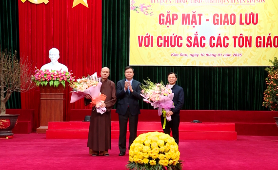 Kim Sơn gặp mặt, giao lưu với chức sắc c&aacute;c t&ocirc;n gi&aacute;o
