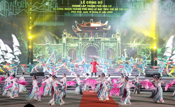 Lễ c&ocirc;ng bố th&agrave;nh lập th&agrave;nh phố Hoa Lư v&agrave; c&ocirc;ng nhận th&agrave;nh phố đạt ti&ecirc;u ch&iacute; đ&ocirc; thị loại I