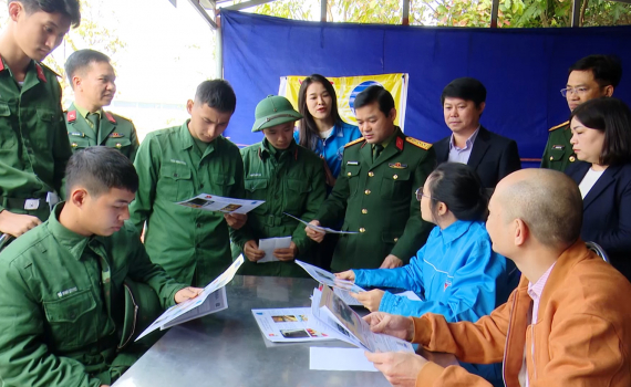 Y&ecirc;n M&ocirc;, Kim Sơn đ&oacute;n nhận v&agrave; tư vấn, giới thiệu việc l&agrave;m cho qu&acirc;n nh&acirc;n xuất ngũ