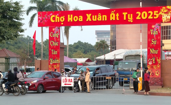 Đảm bảo an ninh trật tự chợ hoa xu&acirc;n th&agrave;nh phố Hoa Lư