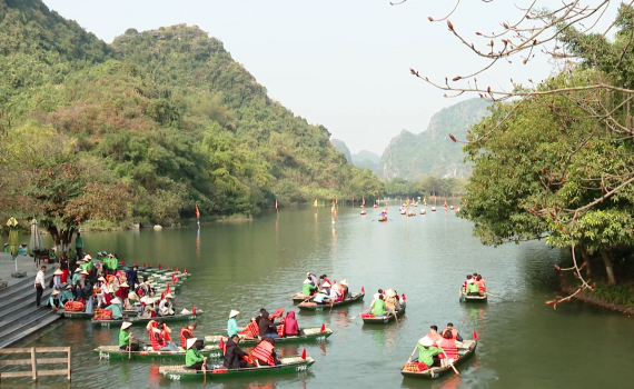 Tr&agrave;ng An hấp dẫn du kh&aacute;ch trong nước v&agrave; quốc tế