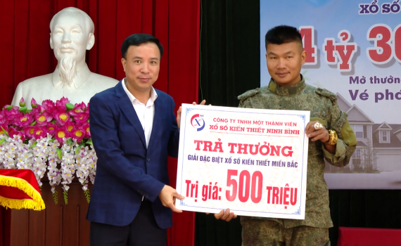 Trao thưởng giải đặc biệt xổ số kiến thiết miền Bắc