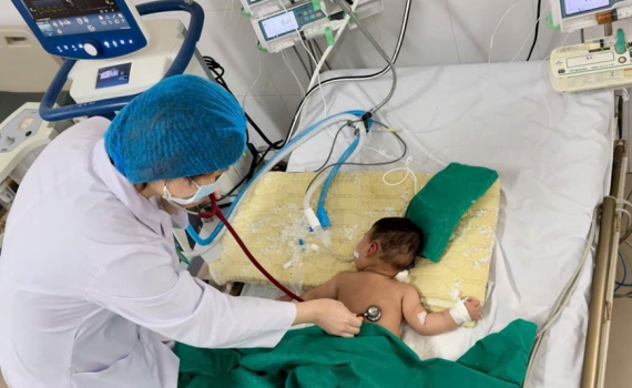 Kh&ocirc;ng chủ quan khi trẻ mắc sởi