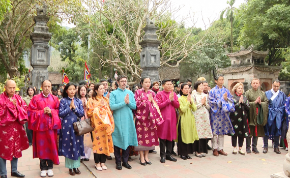 Chương tr&igrave;nh Du xu&acirc;n c&ugrave;ng Đại sứ tại Ninh B&igrave;nh