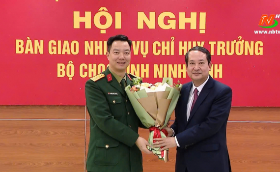 B&agrave;n giao nhiệm vụ Chỉ huy trưởng Bộ CHQS tỉnh Ninh B&igrave;nh
