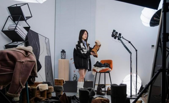 Trung Quốc tiếp tục dẫn đầu thị trường b&aacute;n lẻ trực tuyến