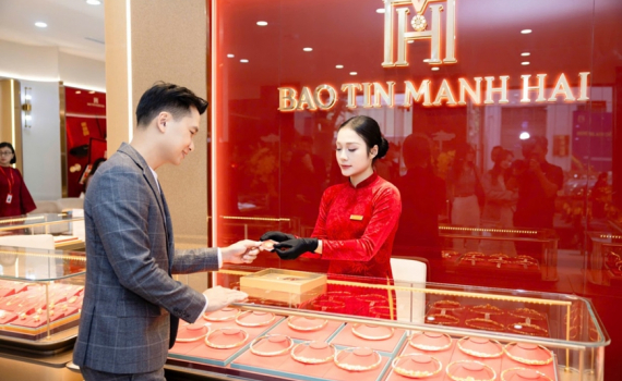 Gi&aacute; v&agrave;ng h&ocirc;m nay (23-1): V&agrave;ng thế giới vượt mốc 4.900 USD/ounce, v&agrave;ng trong nước giảm mạnh