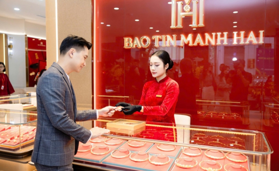 Gi&aacute; v&agrave;ng h&ocirc;m nay (17-1): Neo ở ngưỡng cao