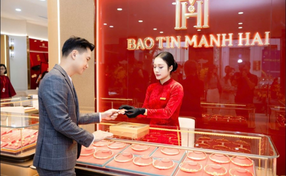 Gi&aacute; v&agrave;ng h&ocirc;m nay (11-1): Tăng dựng đứng