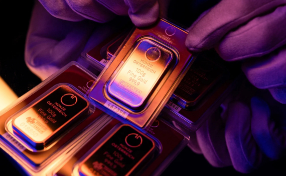 Gi&aacute; v&agrave;ng h&ocirc;m nay 30/1: Giảm do chốt lời sau khi lập đỉnh kỷ lục