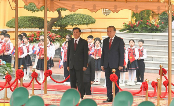 Tổng B&iacute; thư T&ocirc; L&acirc;m chủ tr&igrave; Lễ đ&oacute;n Tổng B&iacute; thư, Chủ tịch nước L&agrave;o Thongloun Sisoulith