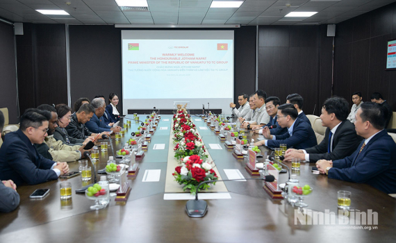 Thủ tướng Cộng h&ograve;a Vanuatu thăm Nh&agrave; m&aacute;y sản xuất &ocirc; t&ocirc; Hyundai Th&agrave;nh C&ocirc;ng