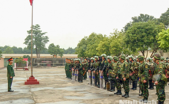 Đồng ch&iacute; Chỉ huy trưởng Bộ CHQS tỉnh kiểm tra c&ocirc;ng t&aacute;c sẵn s&agrave;ng chiến đấu bảo vệ Đại hội XIV của Đảng