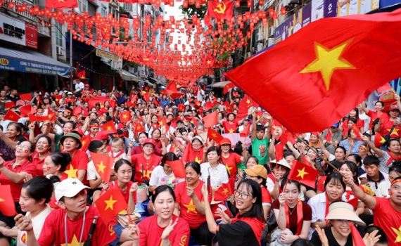 D&acirc;n số Việt Nam năm 2025 vượt mốc 102 triệu người: Đ&ocirc;ng hơn nhưng gi&agrave; hơn