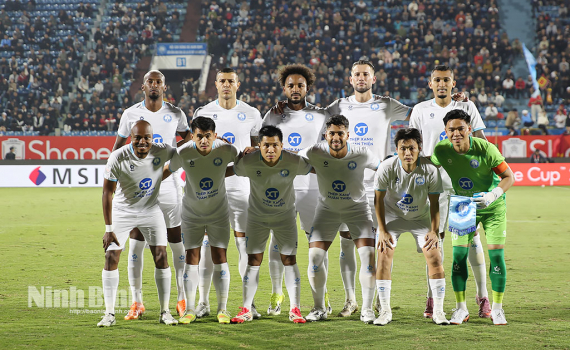 CLB Th&eacute;p Xanh Nam Định gi&agrave;nh trọn 3 điểm trước đội kh&aacute;ch Lion City Sailors