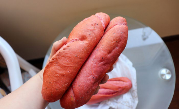 B&aacute;nh m&igrave; thanh long l&ecirc;n b&aacute;o nước ngo&agrave;i: Việt Nam th&iacute;ch nghi s&aacute;ng tạo với Covid-19