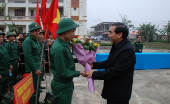​​Đồng ch&iacute; Đinh Văn Điến dự Lễ giao, nhận qu&acirc;n tại TP. Ninh B&igrave;nh