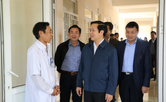 Đồng ch&iacute; Phạm Quang Ngọc kiểm tra tiến độ x&acirc;y dựng NTM tại Gia Viễn