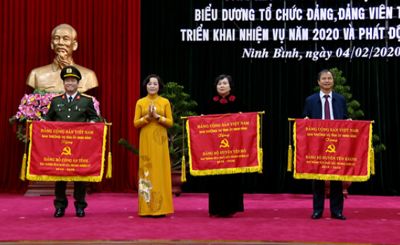 Tổng kết c&ocirc;ng t&aacute;c x&acirc;y dựng Đảng, biểu dương tổ chức Đảng, đảng vi&ecirc;n ti&ecirc;u biểu