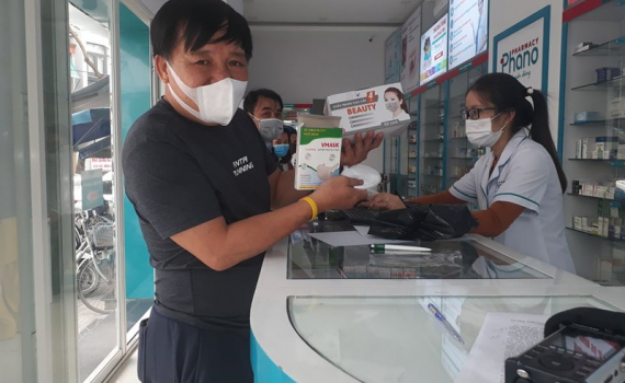 Xử l&yacute; gần 1.200 cửa h&agrave;ng b&aacute;n khẩu trang vi phạm