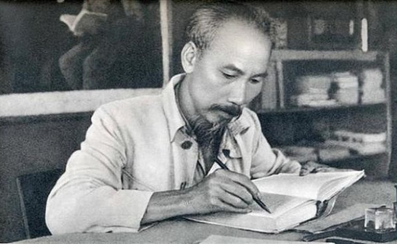 B&agrave;i b&aacute;o &ldquo;N&acirc;ng cao đạo đức c&aacute;ch mạng, qu&eacute;t sạch chủ nghĩa c&aacute; nh&acirc;n&rdquo;