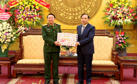 Bộ Tư lệnh Qu&acirc;n khu 3 ch&uacute;c Tết tại Ninh B&igrave;nh