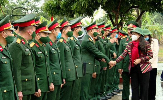 C&aacute;c đồng ch&iacute; l&atilde;nh đạo tỉnh thăm, ch&uacute;c tết c&aacute;c đơn vị l&agrave;m nhiệm vụ trực tết