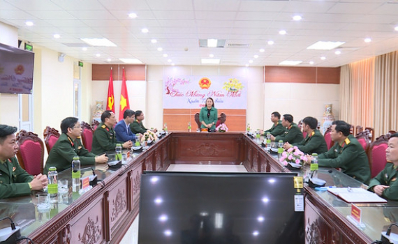 Đồng ch&iacute; B&iacute; thư Tỉnh ủy ch&uacute;c Tết v&agrave; l&agrave;m việc với Đảng ủy Bộ CHQS tỉnh