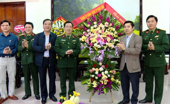 Đồng ch&iacute; L&ecirc; Hữu Qu&yacute; thăm, ch&uacute;c mừng nh&acirc;n ng&agrave;y Thầy thuốc Việt Nam