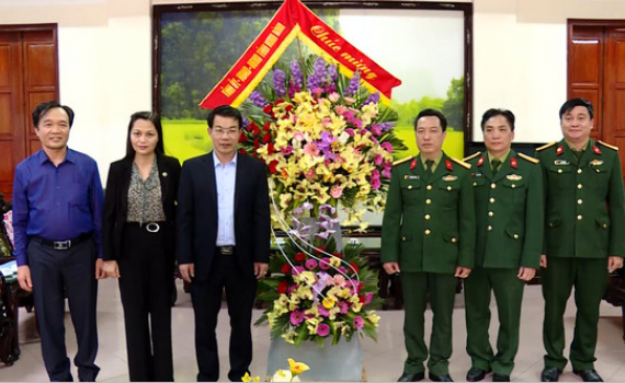 Đồng ch&iacute; Nguyễn Ho&agrave;ng H&agrave; thăm, ch&uacute;c mừng nh&acirc;n ng&agrave;y Thầy thuốc Việt Nam