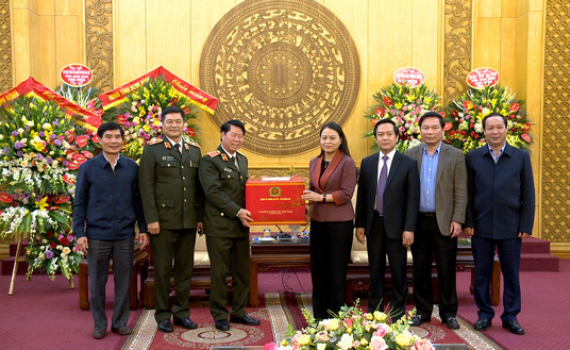 Thứ trưởng B&ocirc;̣ C&ocirc;ng an B&ugrave;i Văn Nam thăm, ch&uacute;c tết tại Ninh B&igrave;nh