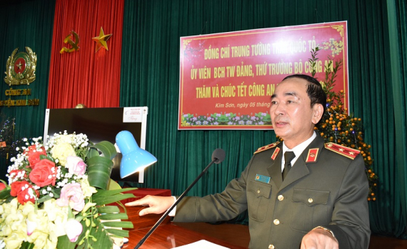 Thứ trưởng Bộ C&ocirc;ng an Trần Quốc Tỏ thăm v&agrave; l&agrave;m việc tại C&ocirc;ng an huyện Kim Sơn