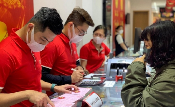 Gi&aacute; v&agrave;ng h&ocirc;m nay 26-2: Gi&aacute; v&agrave;ng trong nước v&agrave; thế giới &ldquo;lao dốc&rdquo;