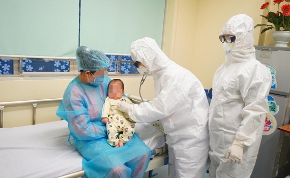 Có con mắc Covid-19, cha mẹ có được hưởng chế độ ốm đau?