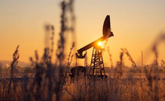 Gi&aacute; xăng dầu h&ocirc;m nay 5-2: Tiếp tục g&acirc;y &ldquo;sốc&rdquo;, WTI leo l&ecirc;n hơn 93 USD/th&ugrave;ng