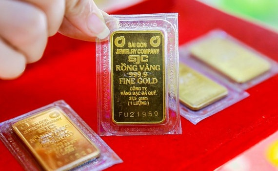 Gi&aacute; v&agrave;ng h&ocirc;m nay 15-2: Gi&aacute; v&agrave;ng thế giới v&agrave; trong nước "nhảy vọt"
