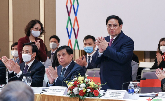 Thủ tướng Phạm Minh Ch&iacute;nh dự phi&ecirc;n cấp cao Diễn đ&agrave;n Doanh nghiệp Việt Nam