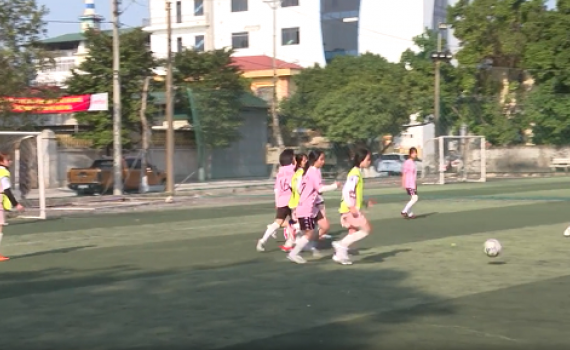 Th&uacute;c đẩy phong tr&agrave;o b&oacute;ng đ&aacute; nữ