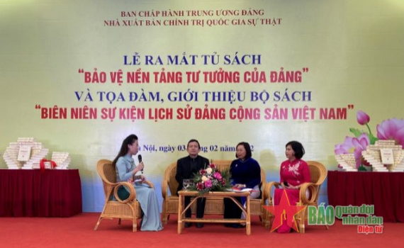 Ra mắt tủ s&aacute;ch "Bảo vệ nền tảng tư tưởng của Đảng"